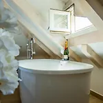 Heritage Vitturi Sea View Вилла Каштела